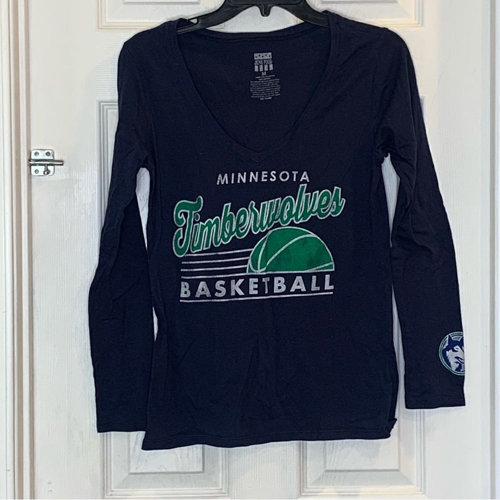 Minnesota Timberwolves Size Medium Long Sleeve Top